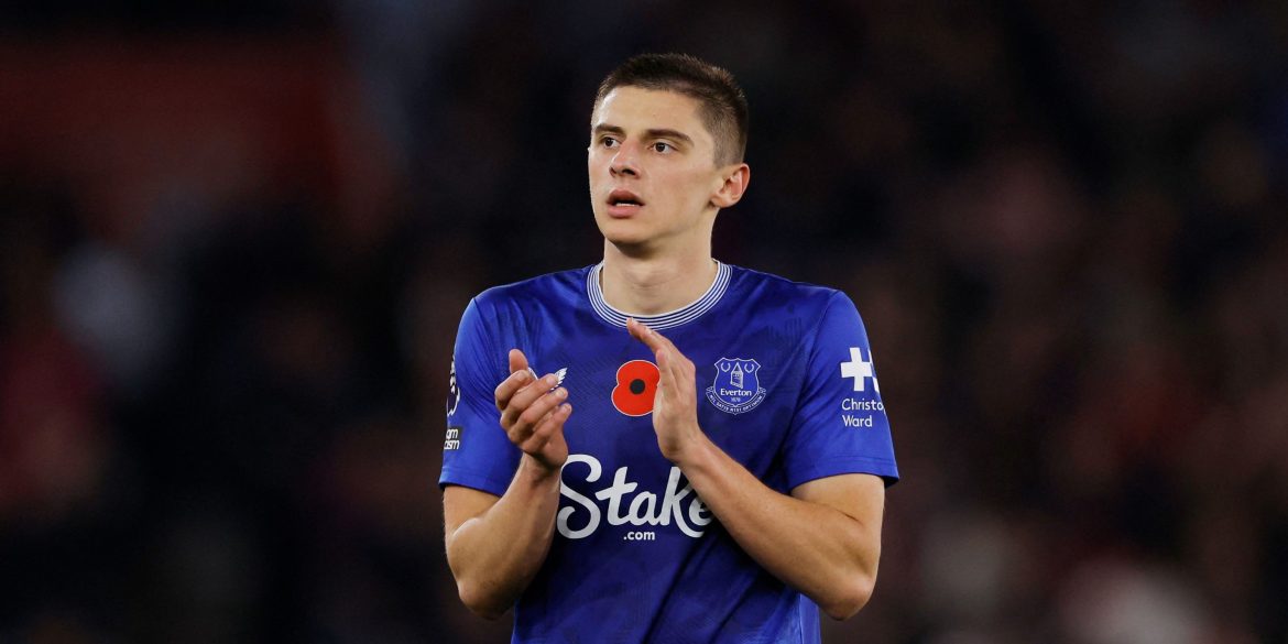 Everton want "outstanding" left-back who has outshone Mykolenko this season